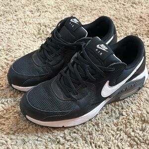 Nike Air Max Excee Black and White Shoe Men’s Size 9.5